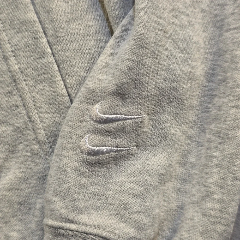 Nike Sportswear Mens Swoosh Pullover Hoodie‎ Heather Grey CJ4863-063 Medium